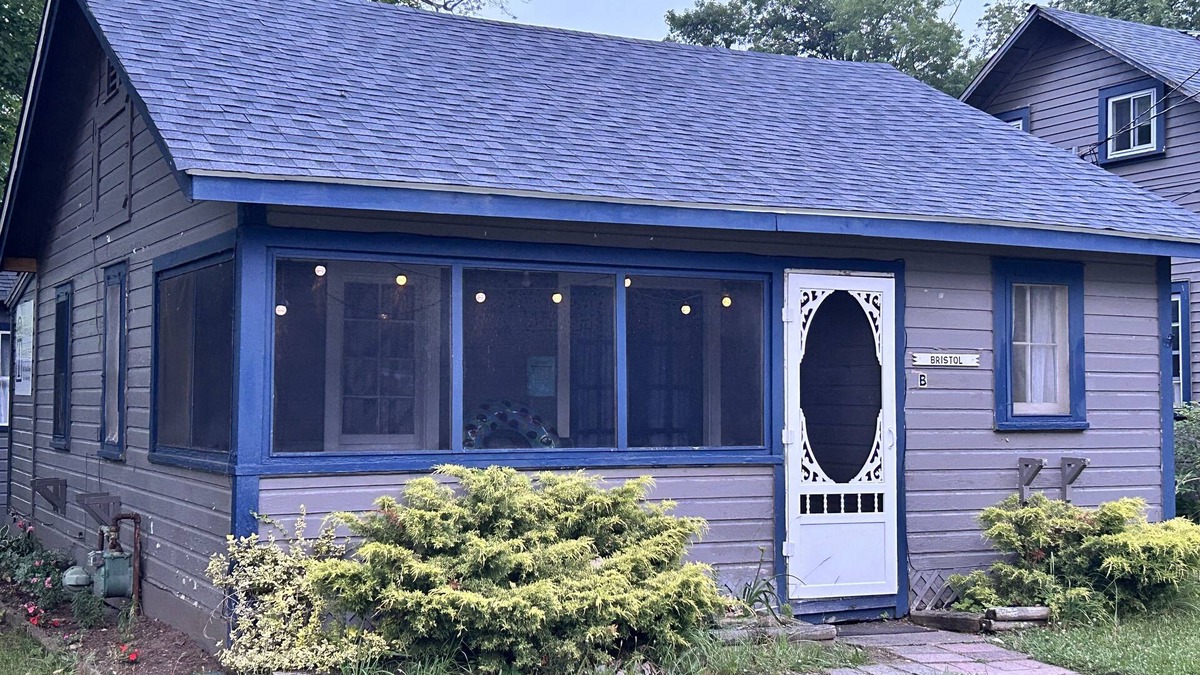 Geneva-on-the-Lake Cottage | Bristol Cottage at Tiffany's Cottages! New In-Ground Pool, Night Life, GOTL Lake