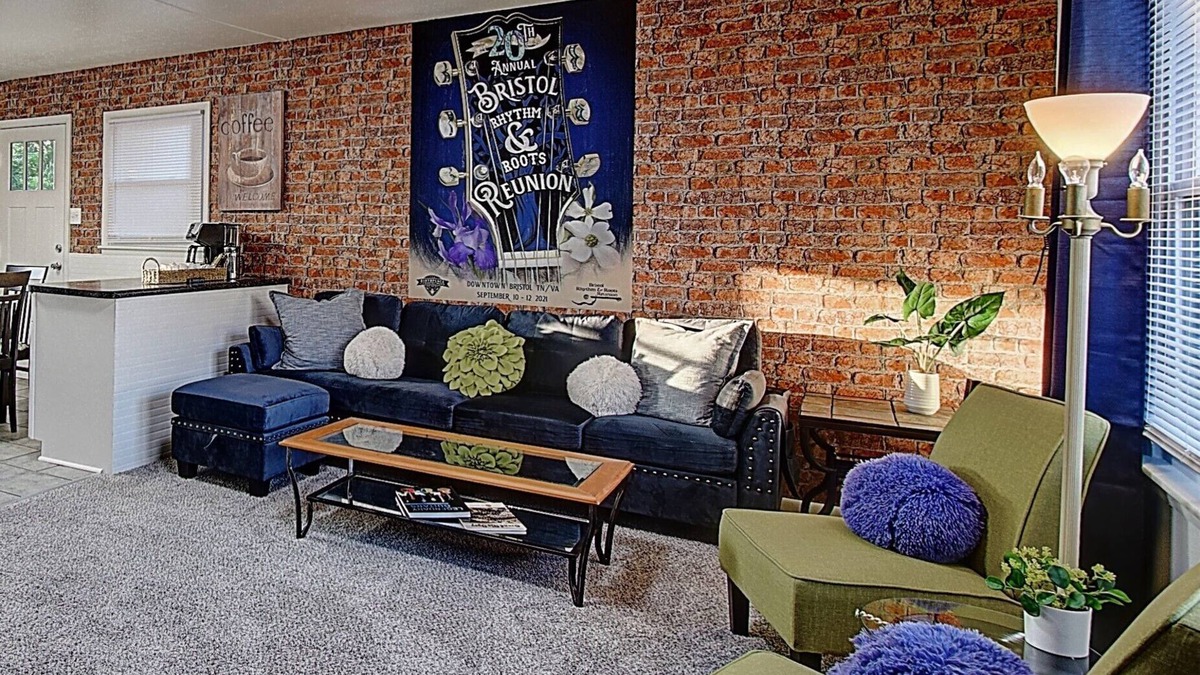 Bristol House | Bristol Music Cottage n3 Bedroom-nWalk to State St