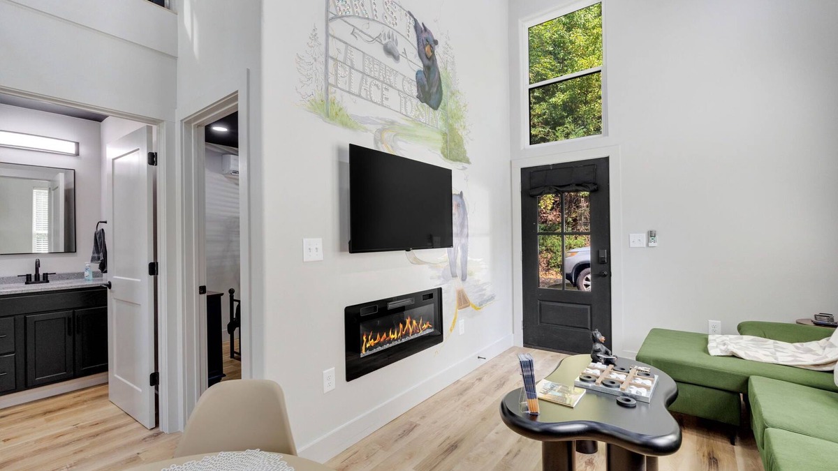 Bristol House | Bristol’s Mountain Side Oasis -NEW- Hot-tub- Privacy- Pet friendly - Location