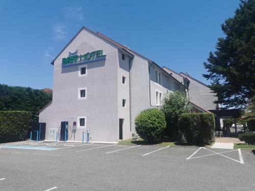 Lons Hotel | Brit Hotel Confort Pau Lons