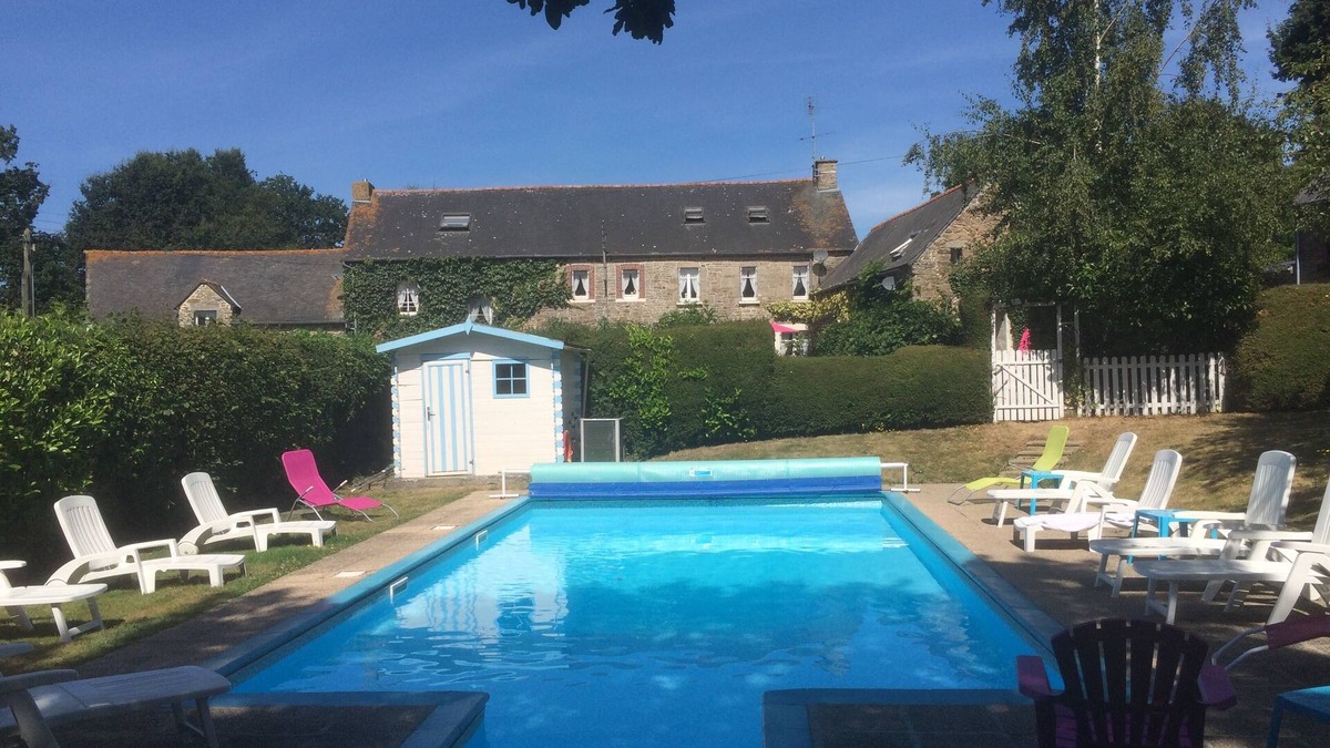 Plouguenast Cottage | Brittany Country Retreat Sleeps 6. Heated Pool. Free Wifi. Pet Friendly