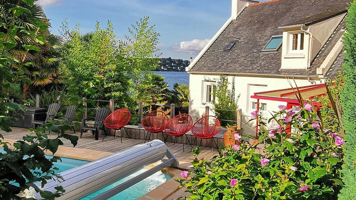 Landevennec Villa | Brittany - Presqu'ile de Crozon: Villa, sea view with private heated pool
