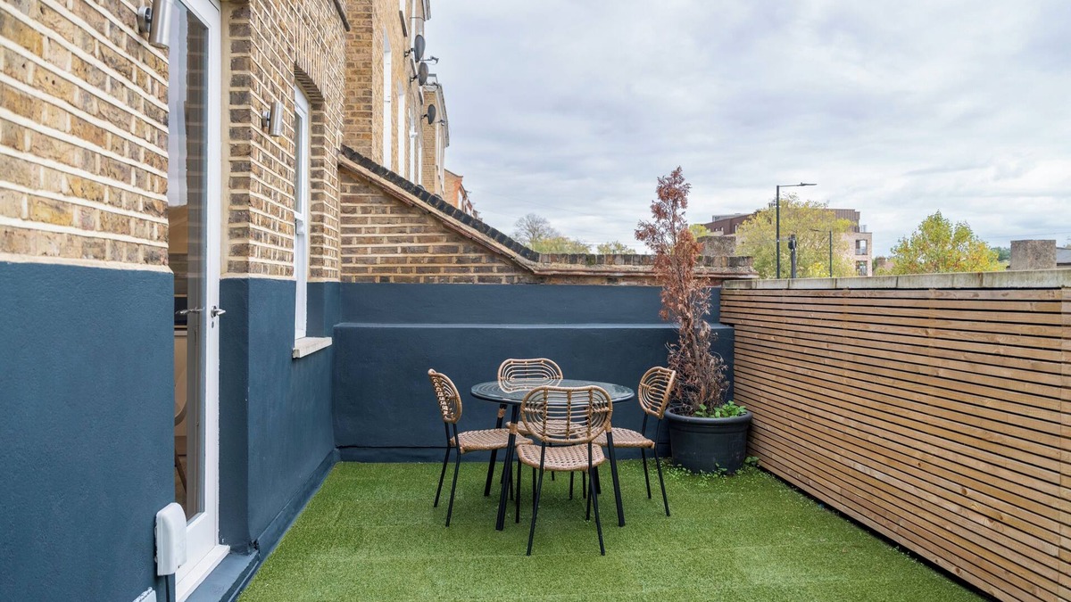 Ferndale Apartment | Brixton/2Bed Flat/PrivateTerrace/Tv/Wifi