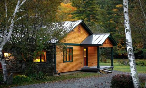 Bridgewater Corners House | Broad Brook Cabin between Woodstock & Killington