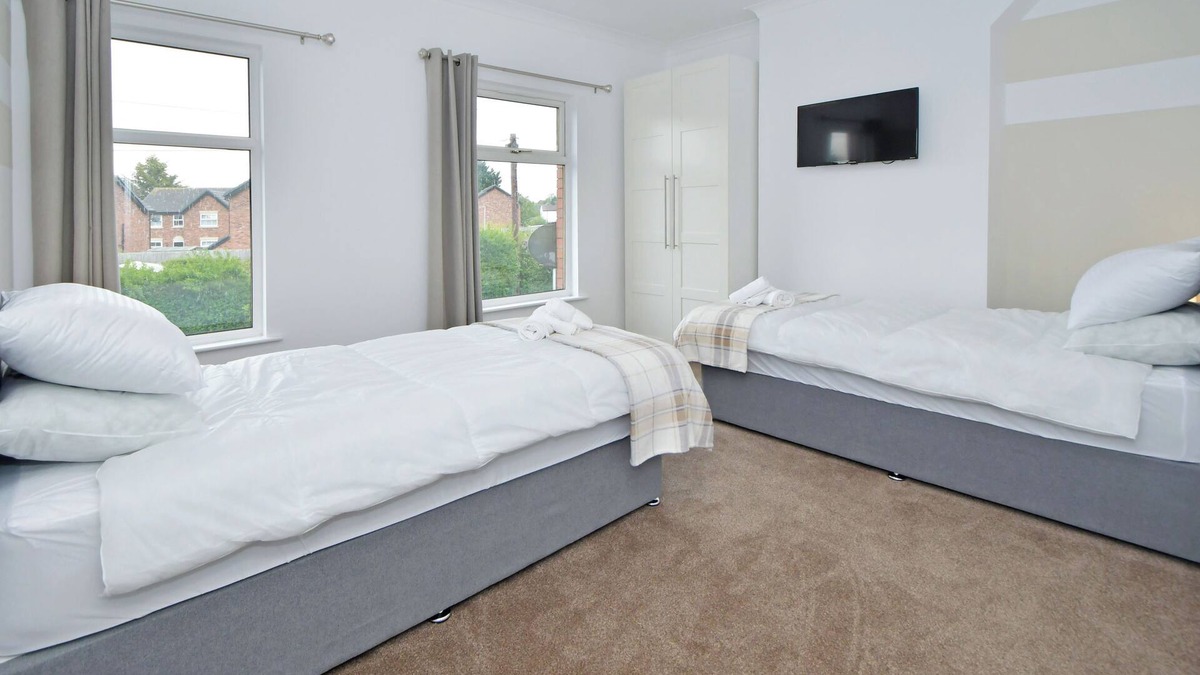 Crewe House | Broad House - By Sigma Stays