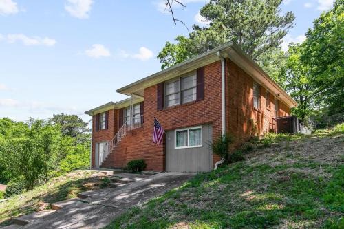 New Castle House | Broadmoor Bungalow - Unit B