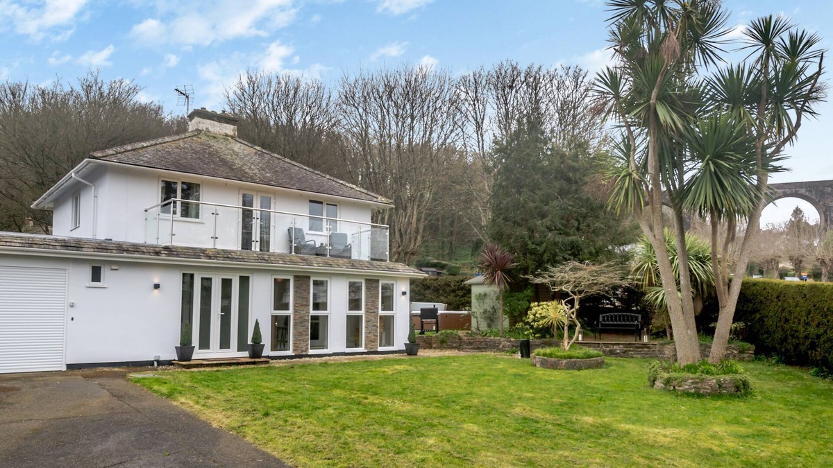 Galmpton House | BROADSANDS, pet friendly, character holiday cottage in Paignton