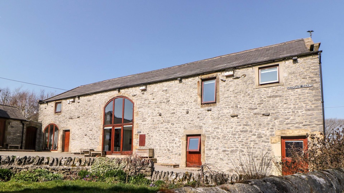 Millers Dale Cottage | BROADWAY BARN, pet friendly, with a garden in Priestcliffe
