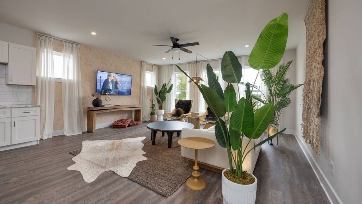 Whitebridge House | Broadway Boho - Rooftop Deck - Mins to Downtown - Sleeps 8