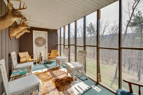 Broadway House | Broadway Cabin with Hot Tub Hike and Ski