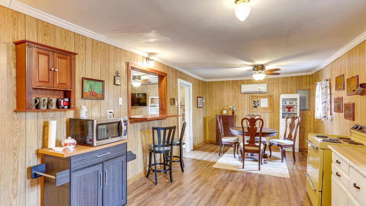 Parsons Cottage | ‘Brodies Landing Cottage’ ~ Half Mi to Lick Creek!