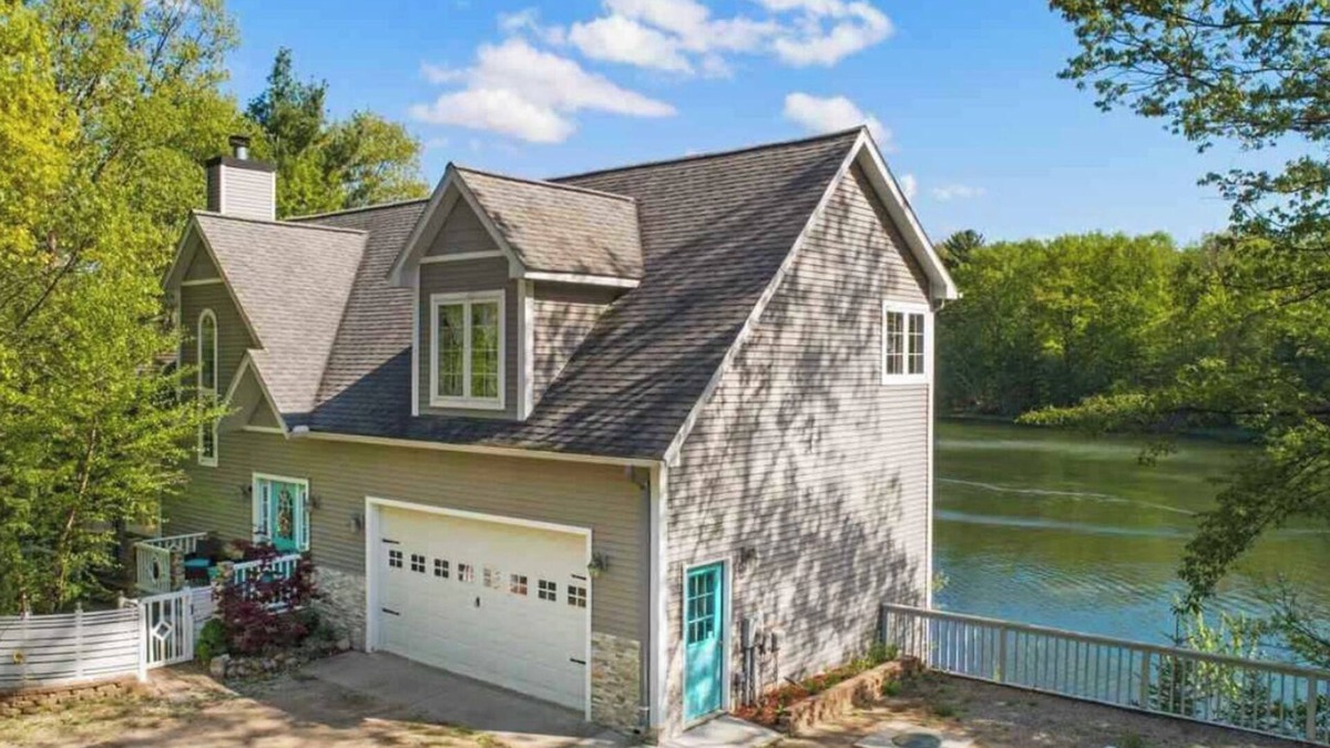 Mayfield House | Brody’s Camp! Lakefront House 20 min from Traverse City. Pet-friendly! NEW HVAC!