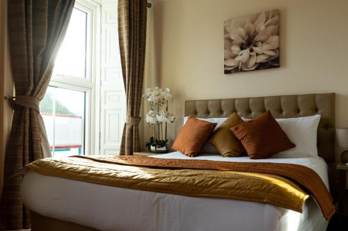 Trim House | Brogans Bar & Hotel