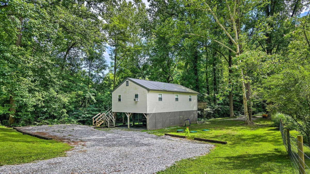 Brogue Cabin | Brogue Outdoor Retreat < 3 Mi to Boat Ramp!
