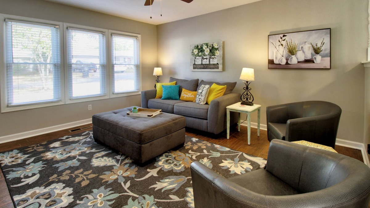 Broken Arrow House | "Broken Arrow 3-Bedroom Retreat – Cozy, Family-Friendly with WiFi & AC!"
