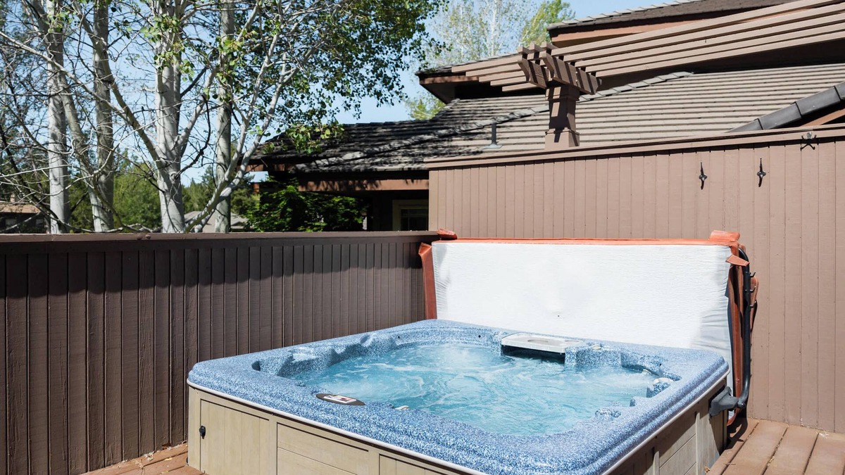 Broken Top House | Broken Top Retreat | Family Fun with Hot Tub