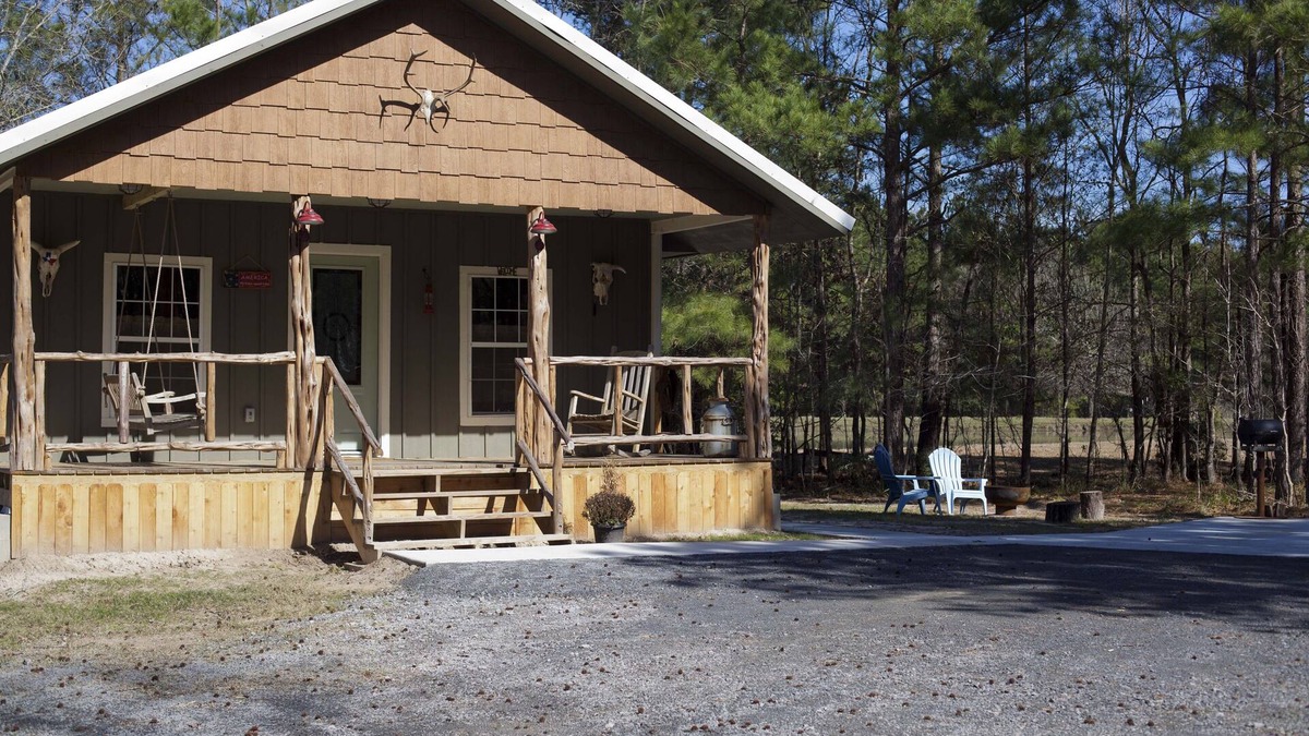 Deweyville House | Broken Wire Cabin-Peaceful, private and safe country experience!