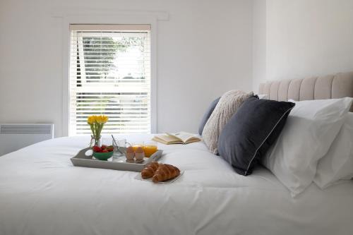 Penrhyndeudraeth House | Bron Eryri - Our Cosy House opposite the entrance to Portmeirion!