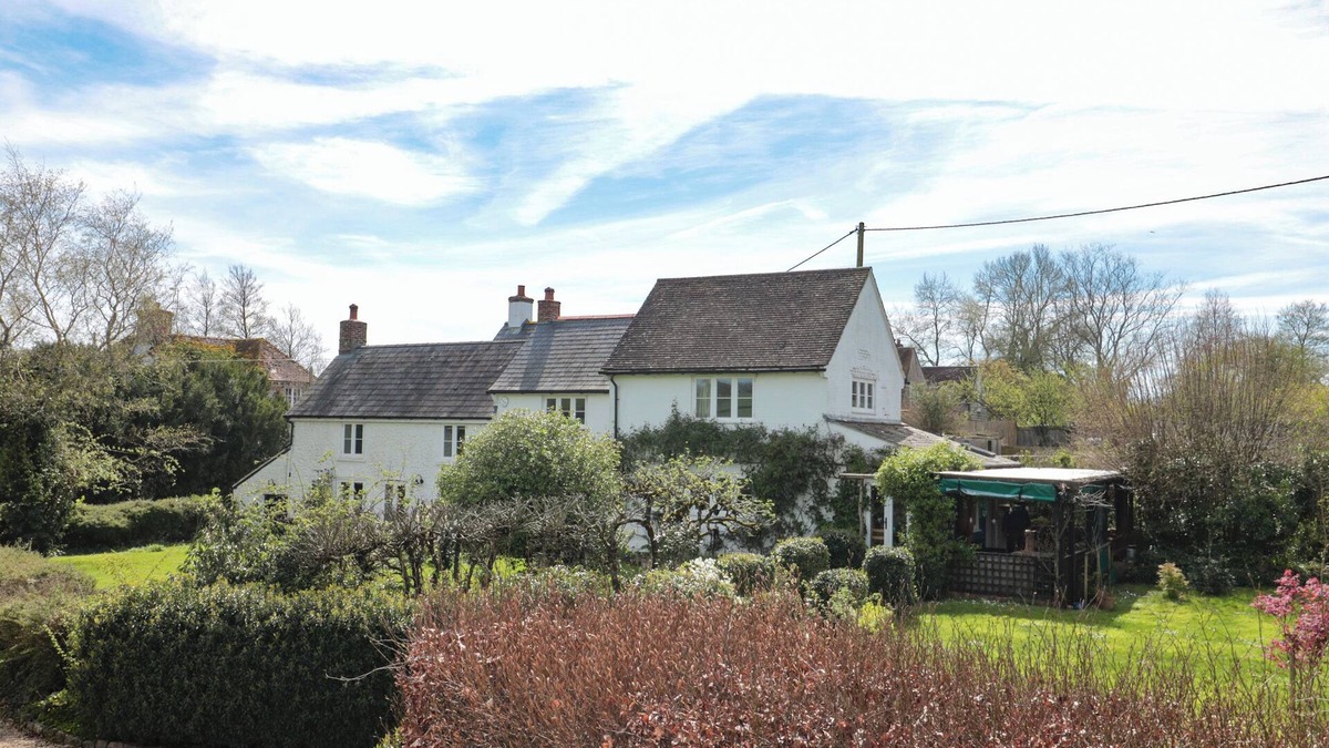 Sturminster Newton Cottage | BROOK COTTAGE, family friendly, with open fire in Sturminster Newton