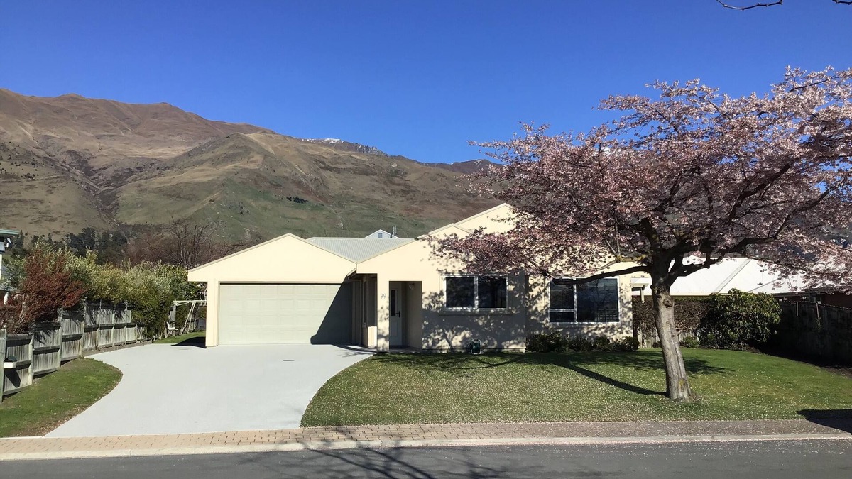 Wanaka House | Brook Green on Meadowstone (Free WIFI) Quiet area close to town