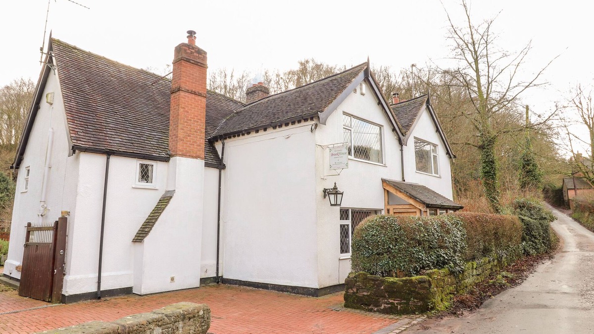 Sugnall Cottage | BROOK HOUSE, pet friendly, character holiday cottage in Eccleshall