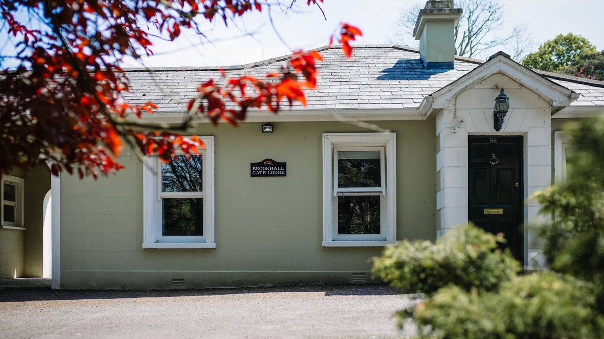 Lisburn Cottage | Brookhall Gatelodge Cottage no.86