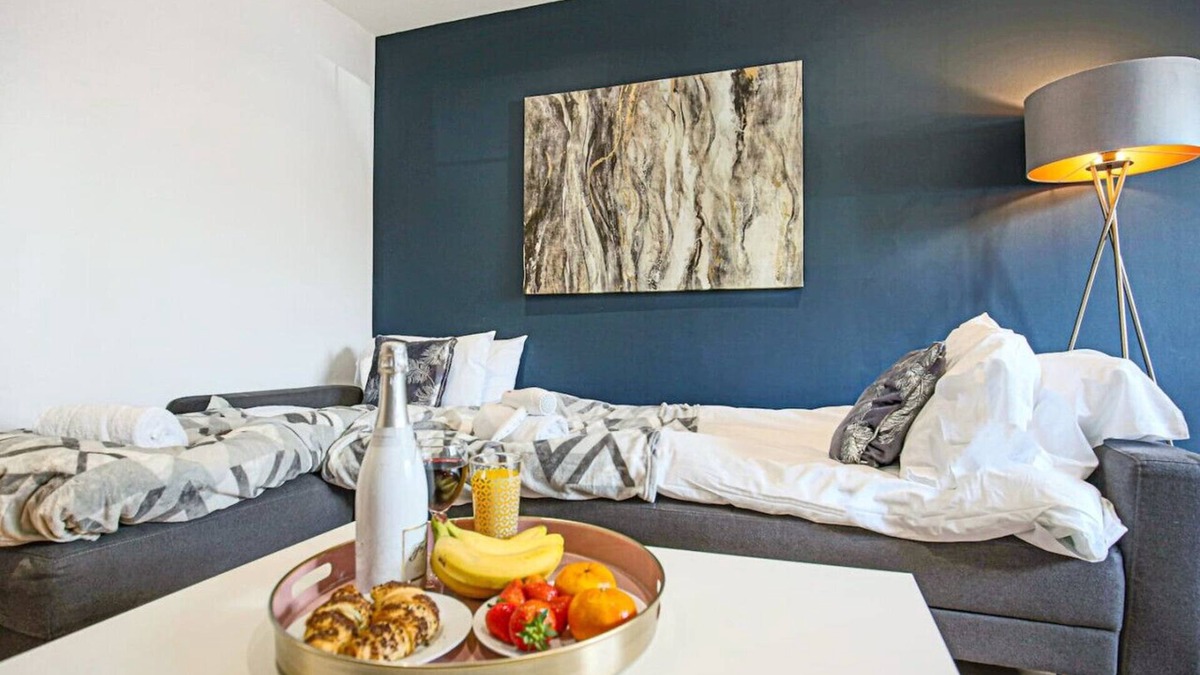 Milton Keynes House | 🌟Brookland House - Free Parking, SmartTV & Garden🌟