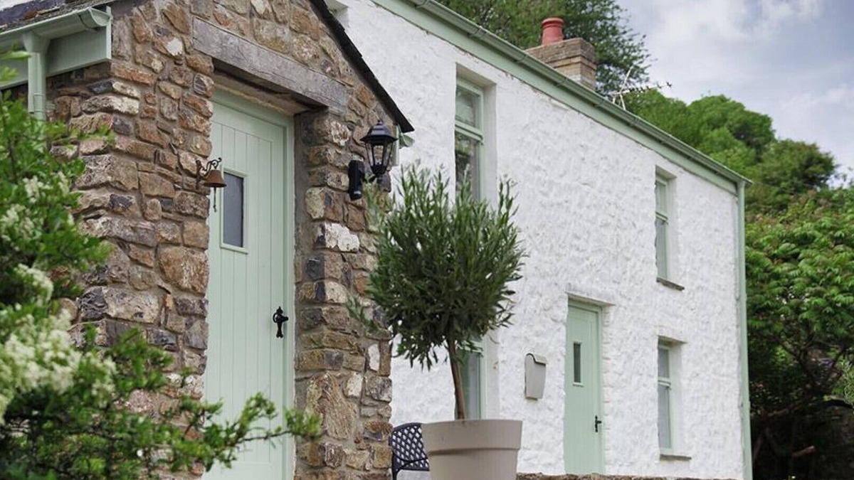 Llangennith House | Brooklands Cottage - Four Bedroom House, Sleeps 8