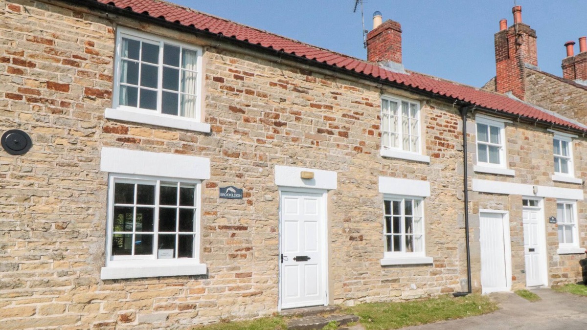 Hutton le Hole Cottage | BROOKLEIGH, pet friendly, character holiday cottage in Hutton-Le-Hole