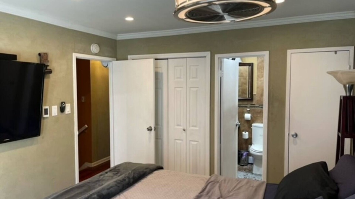 Georgetown Condo | Brooklyn Private Room with Private Bathroom With Outdoor Space.