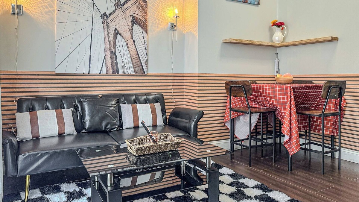 Spruce Hill Apartment | Brooklyn Vibe Meets UPenn: Stylish 1BR - Sleeps 3