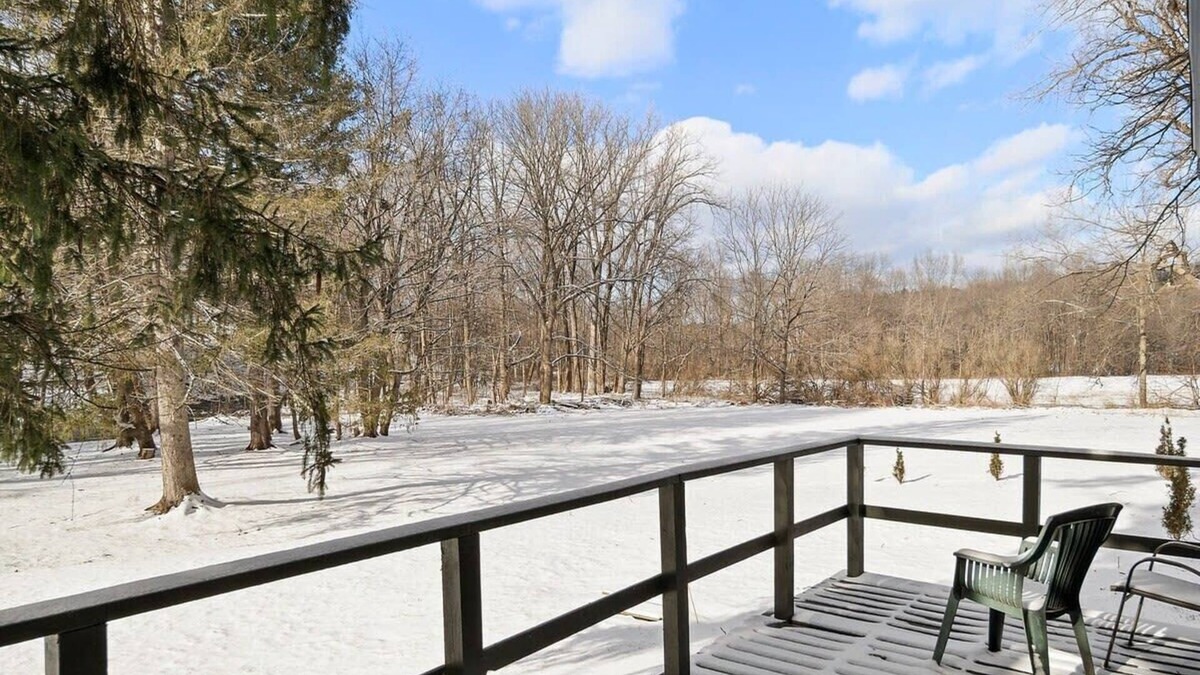 Hillsdale Apartment | Brooks Motel: Perfect Suite, Seasonal Waterviews