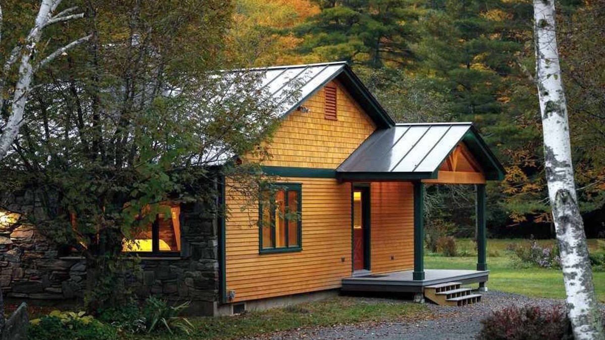Bridgewater Corners Cabin | Brookside Cabin + Hot Tub | Woodstock & Killington