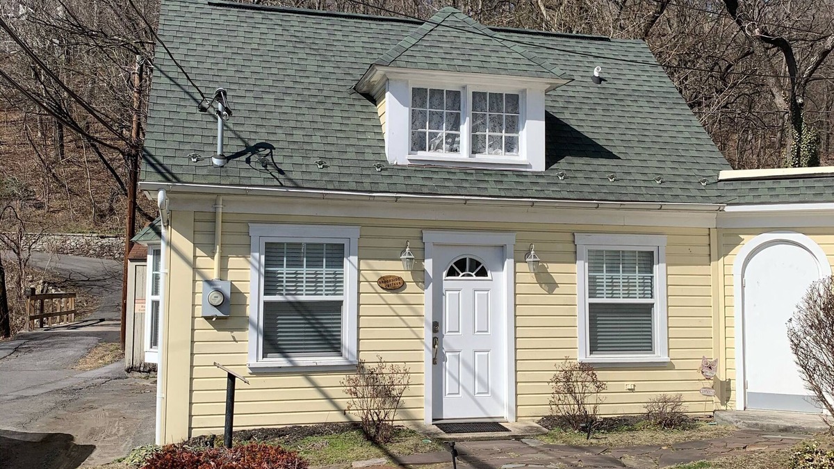 Berkeley Springs Cottage | Brookside Cottage is a beautiful open concept doll house stay for two.