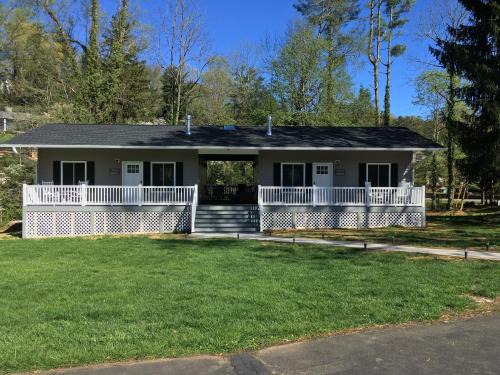 Waynesville House | Brookside Cottages