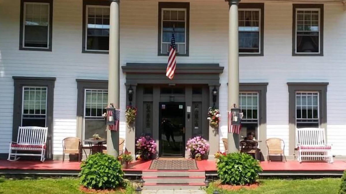 Laurens Bed & Breakfast | Brookside Inn At Laurens