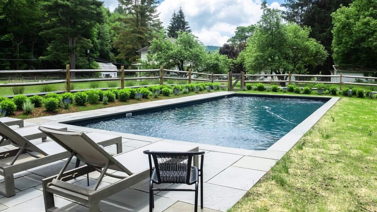Youngsville House | Brookside Manor - Elegance near Livingston Manor