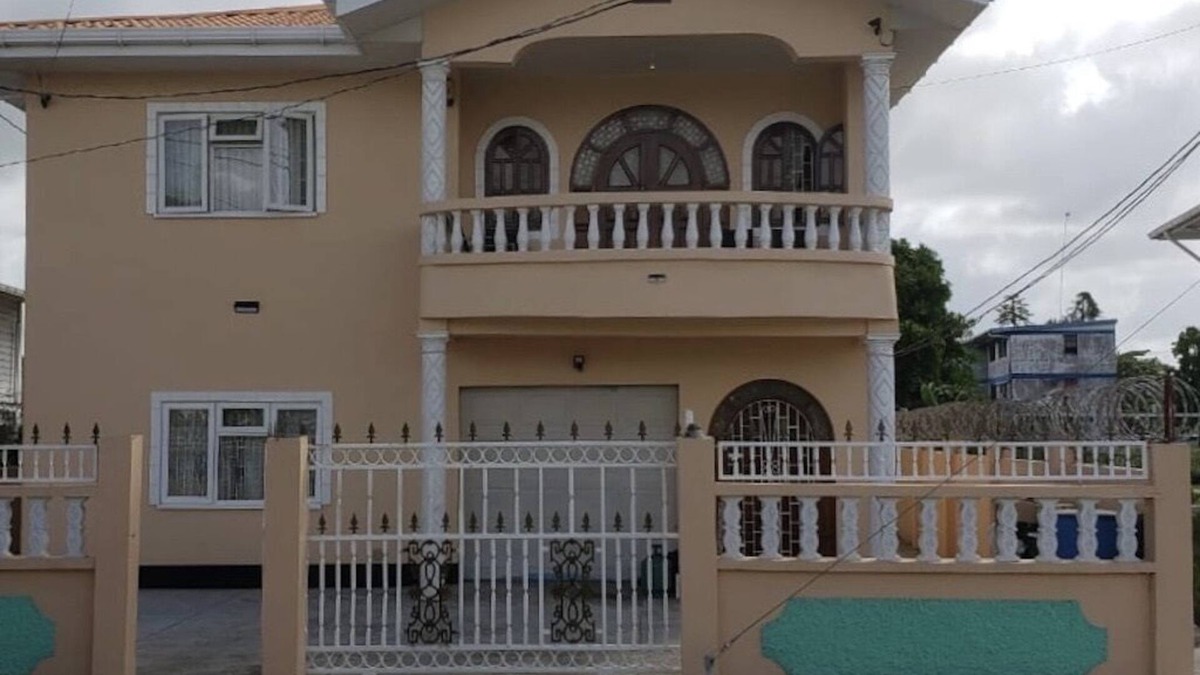 Georgetown Apartment | BROOKVILLE 2 BEDROOM- TOP FLOOR