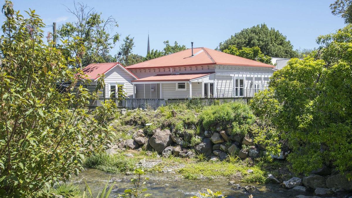 Nelson Cottage | Brookville Cottage - Secluded Nelson Central Location