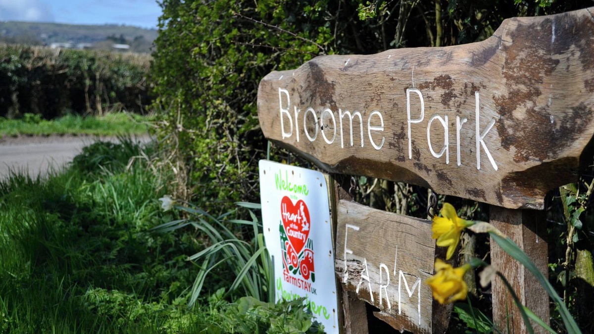 Clows Top Bed & Breakfast | Broome Park Farm B&B