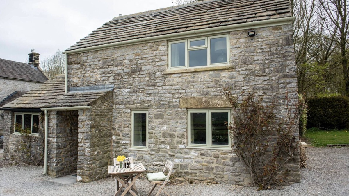 Foolow Cottage | Brosterfield Cottage - sleeps 2 guests in 1 bedroom