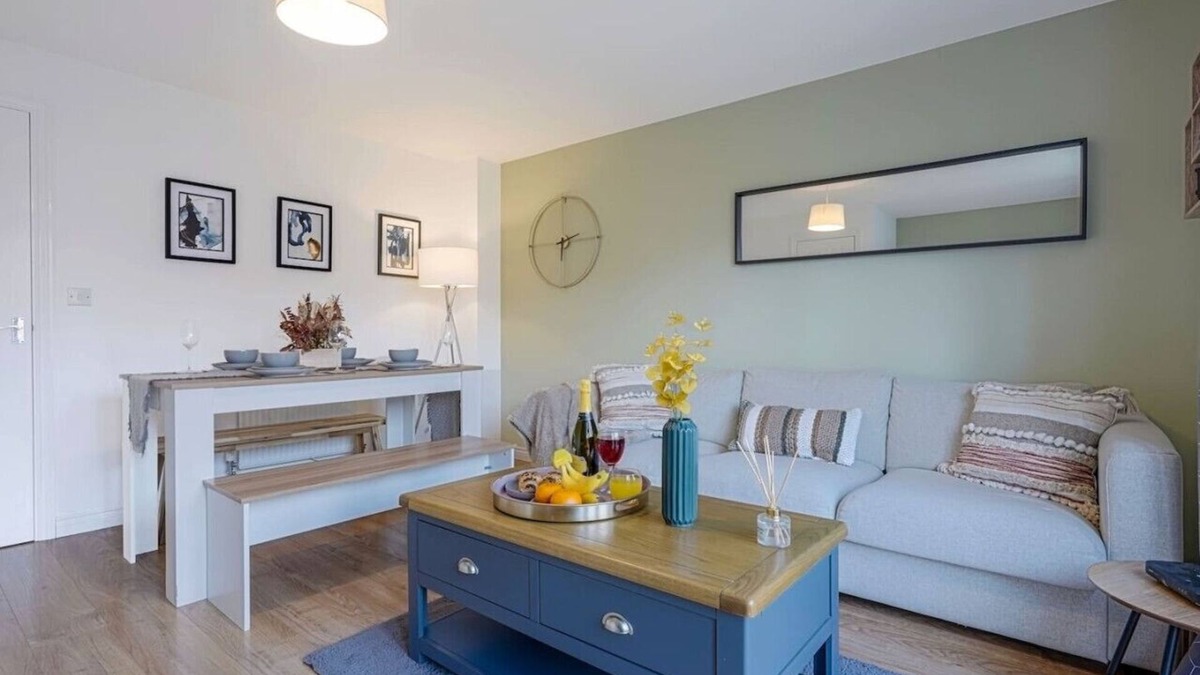 Milton Keynes House | 🌟Broughton House with Parking, Garden & Smart TV🌟