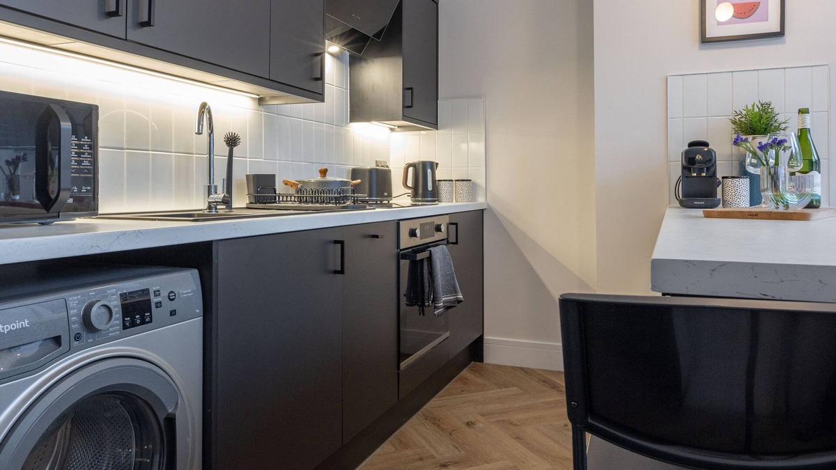 Liverpool Apartment | Broughton Place 2: 1BR Modern Flat in Liverpool