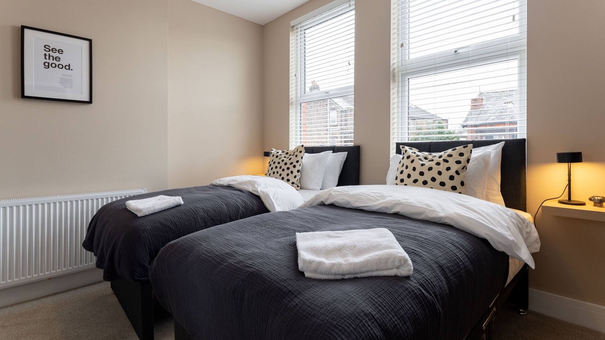 Liverpool Apartment | Broughton Place 3: 3BR Modern Flat in Liverpool