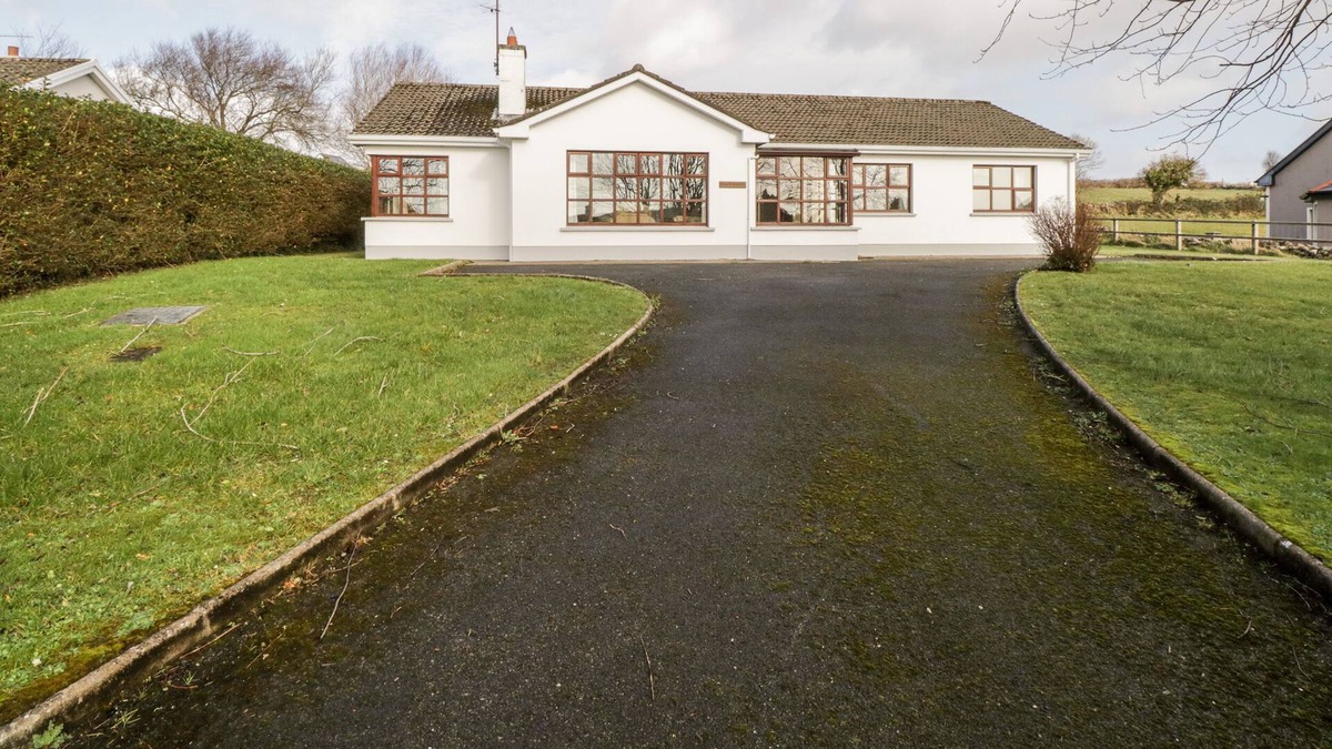 Ballyshannon House | BROW O' THE HILL, pet friendly in Ballyshannon, County Donegal