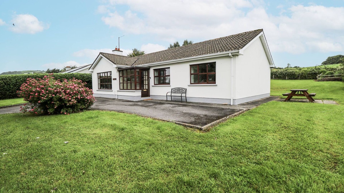 Ballyshannon House | BROW O' THE HILL, pet friendly in Ballyshannon, County Donegal