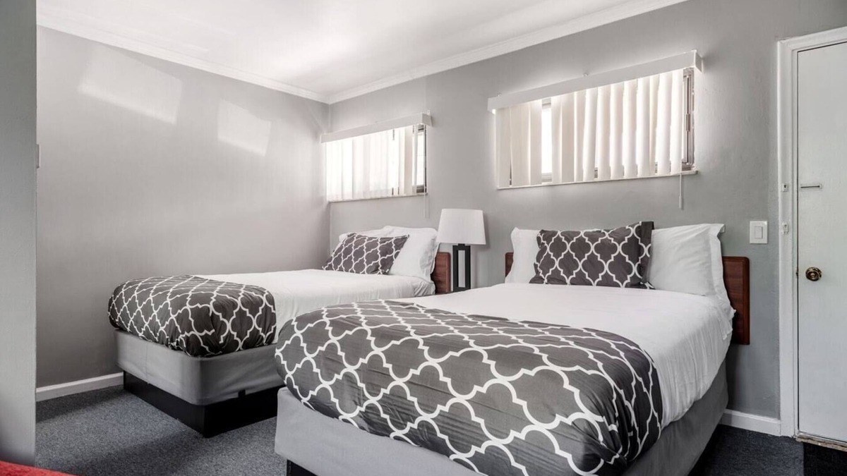 Riverview House | Browntown Room for 4: Comfort, WiFi and Parking