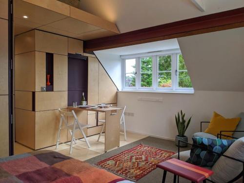 Sheffield Green Apartment | Browhill Loft - contemporary, handcrafted studio