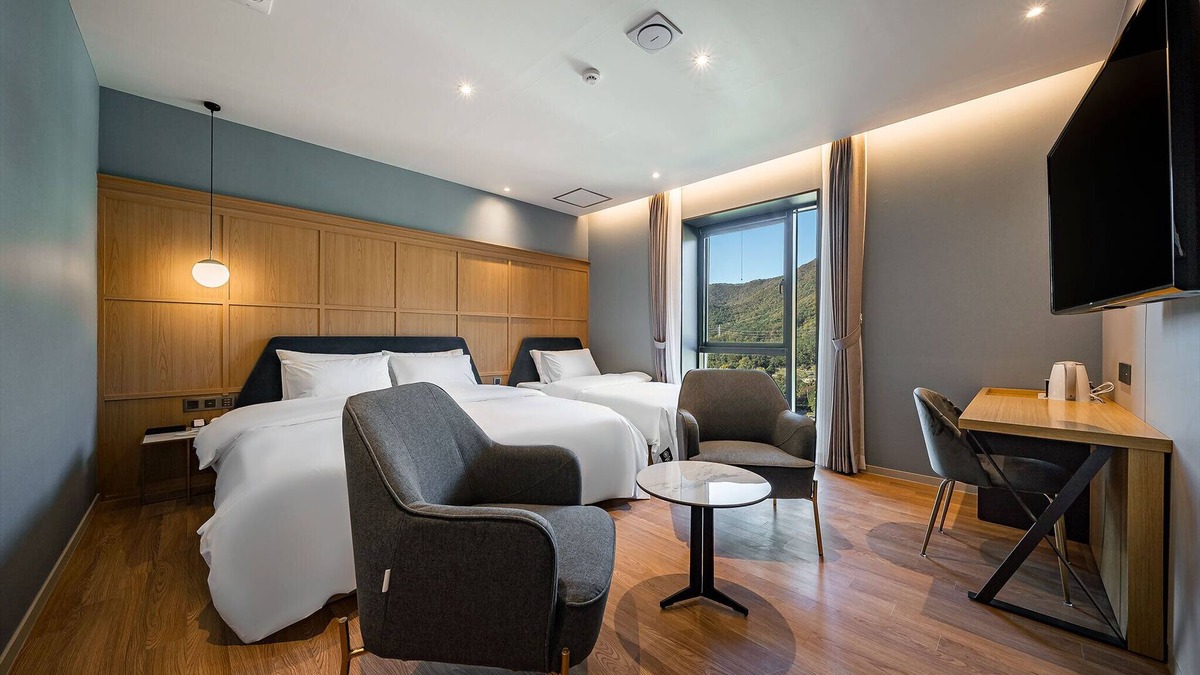 Buk-gu Hotel | Brown-dot Hotel Signature