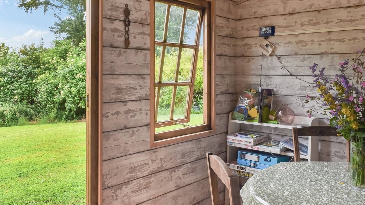 Llanfihangel Tal-y-llyn Cottage | Brown Hare - UK49799